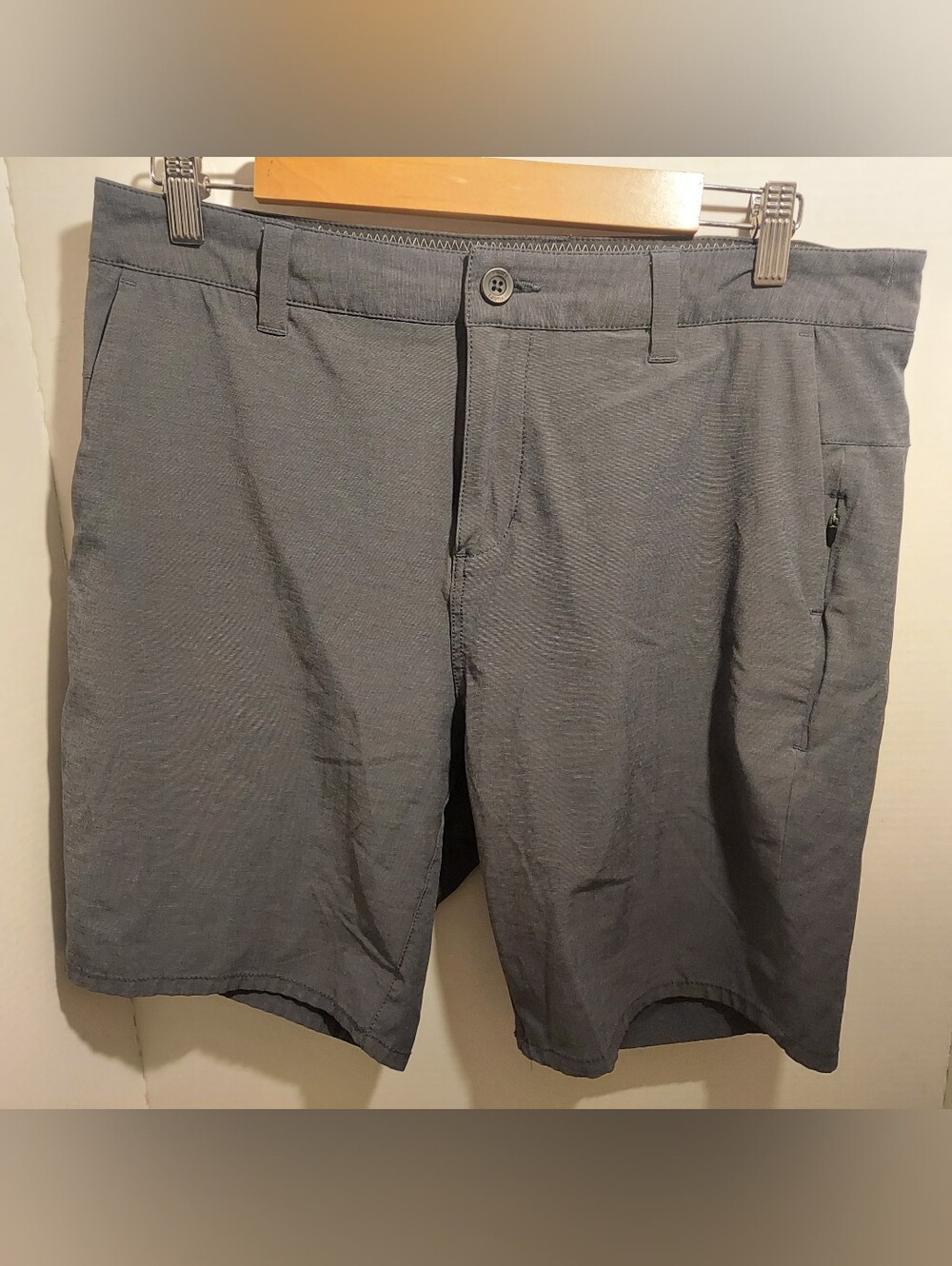 Vuori Fleet Shorts Mens Size 34 Zip Pockets Golf Stretch Chino Charcoal Grey